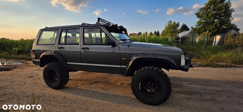 Jeep Cherokee 4.0 Limited - 13