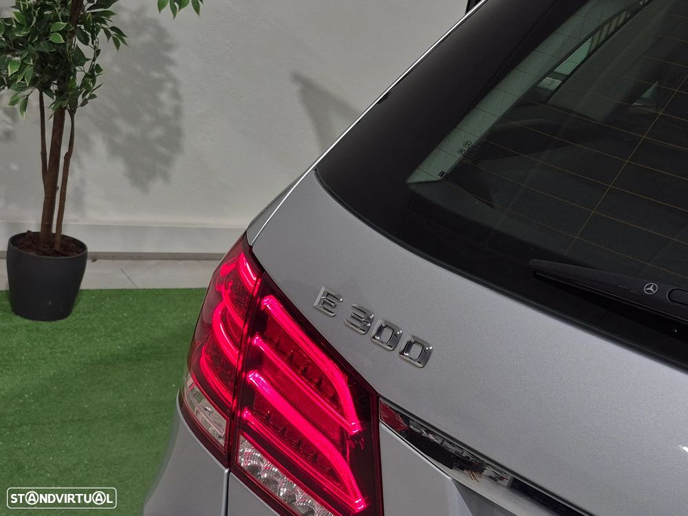 Mercedes-Benz E 300 Bluetec Hybrid Avantgarde - 11
