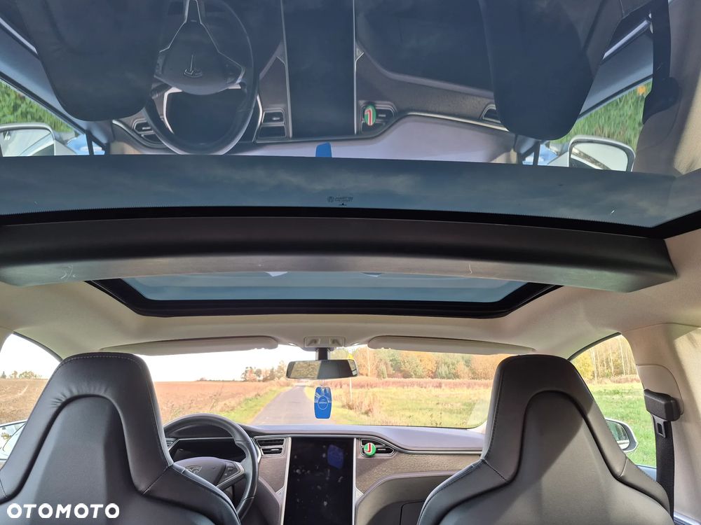 Tesla Model S - 15