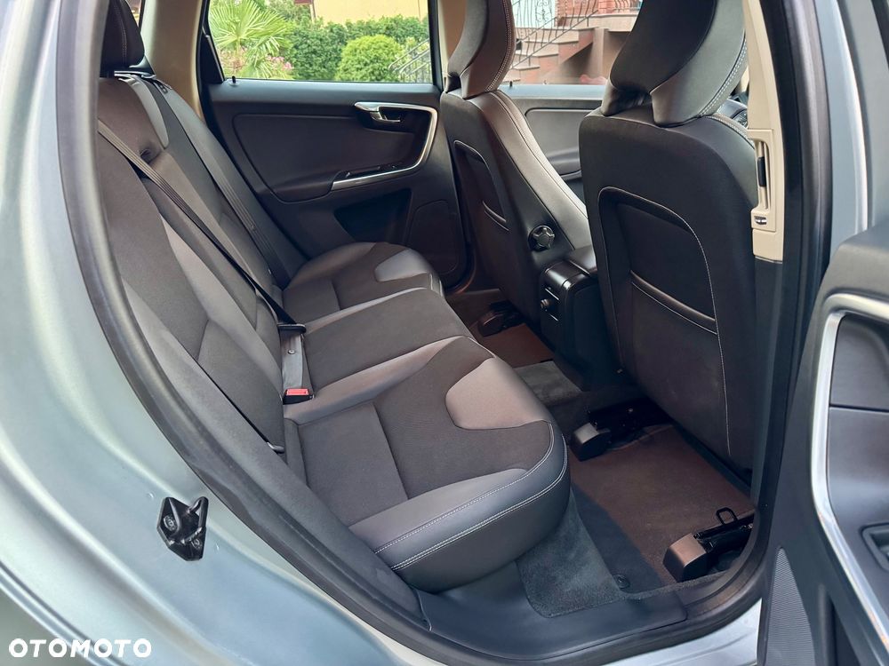 Volvo XC 60 D4 Geartronic Momentum - 28