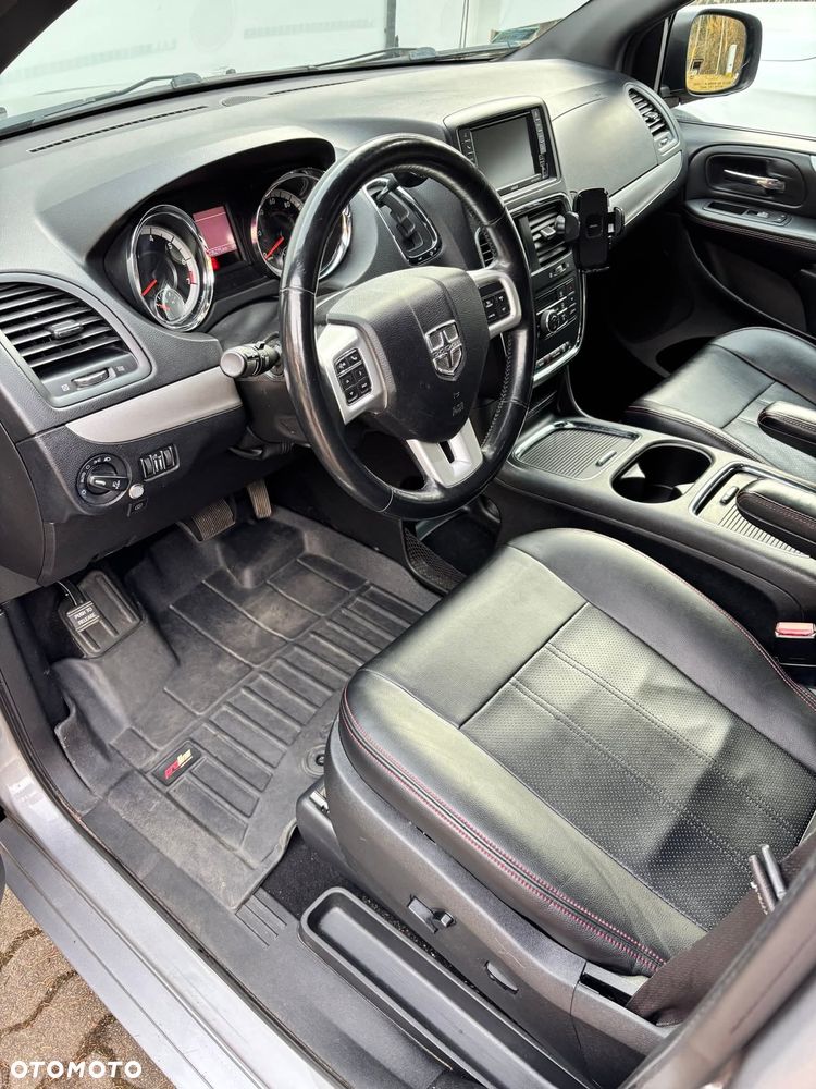 Dodge Grand Caravan - 8