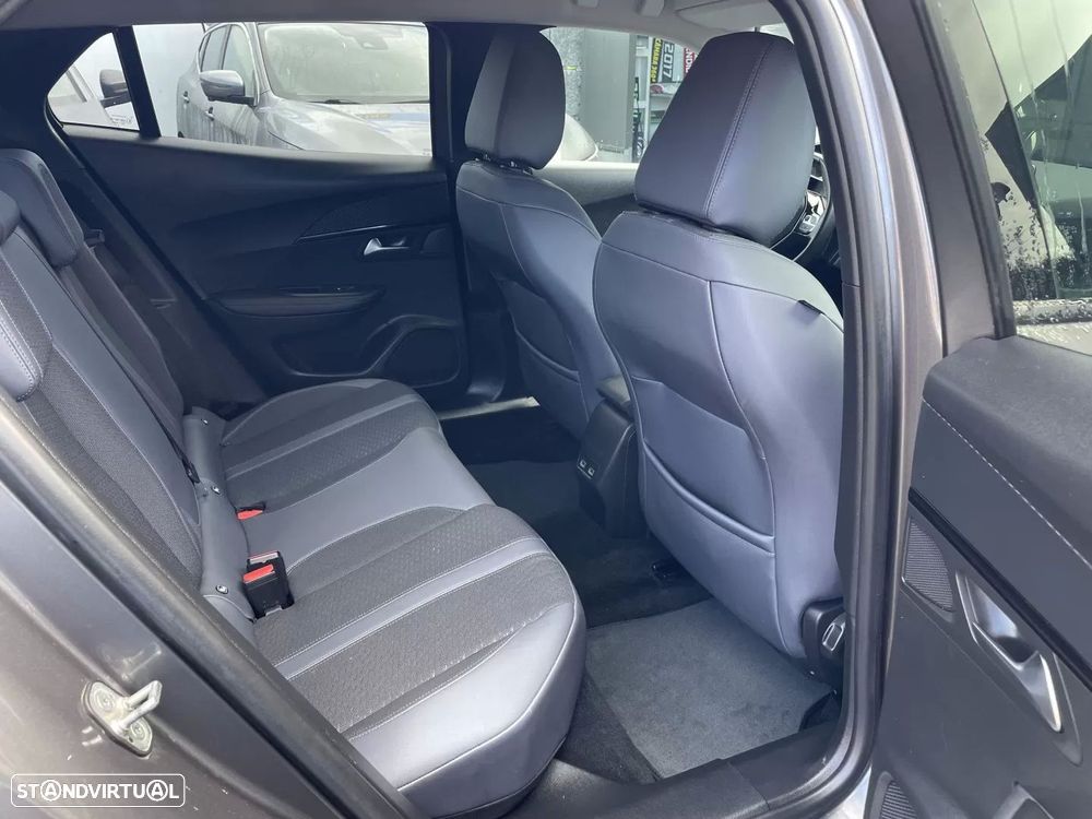 Peugeot 2008 1.2 PureTech Allure EAT8 - 19