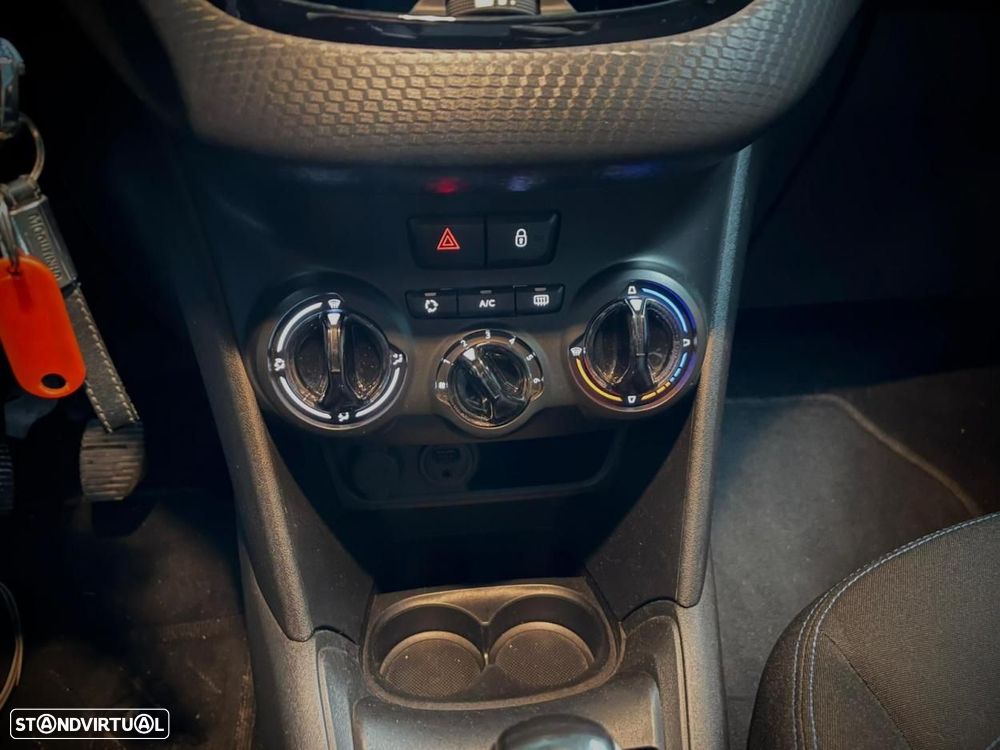 Peugeot 208 1.2 PureTech Style - 24