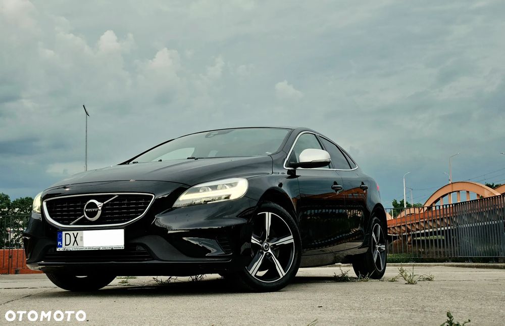 Volvo V40 T3 Drive-E R-Design Momentum - 1