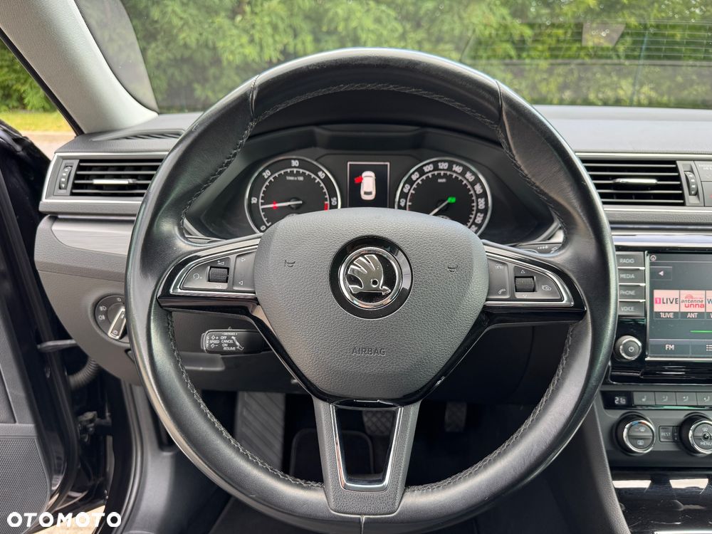 Skoda Superb 2.0 TDI DSG Premium Edition - 35
