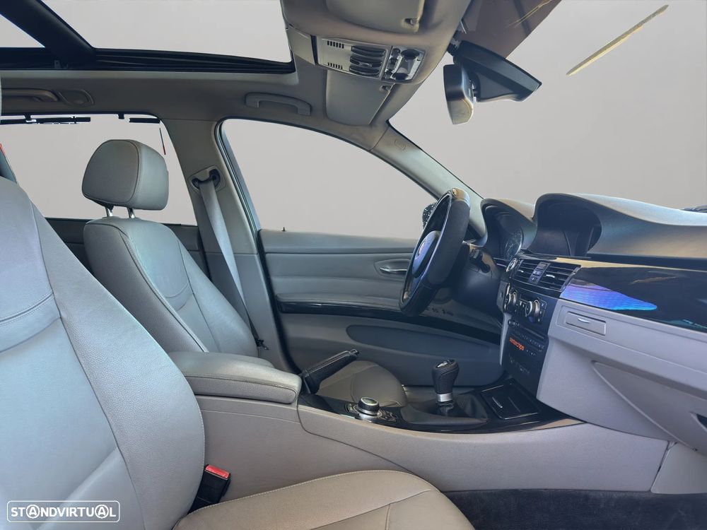 BMW 320 d Luxury Line - 14