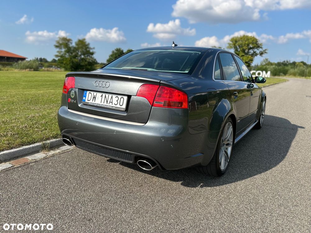 Audi RS4 Limousine - 5