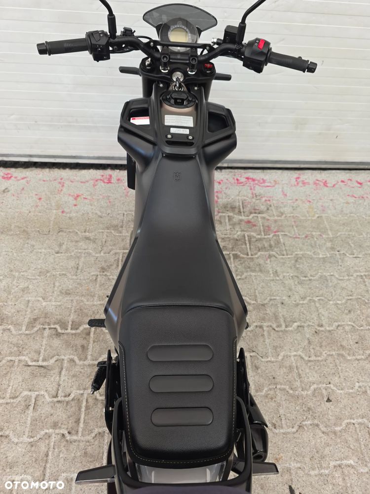 Husqvarna Svartpilen - 24