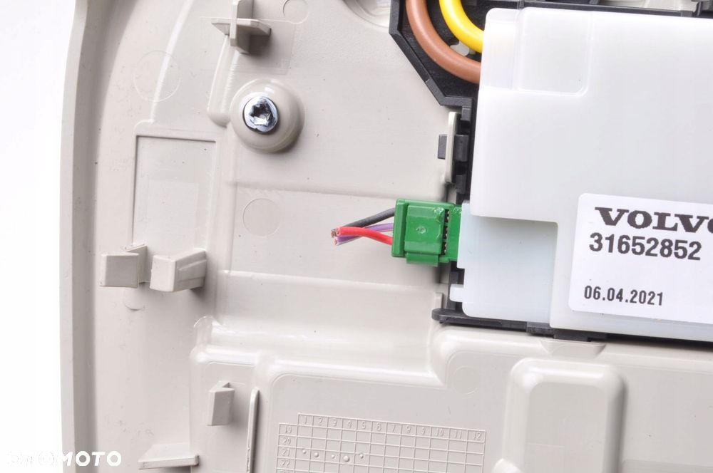 VOLVO XC90 II XC60 II OŚWIETLENIE LAMPKA KABINY WNĘTRZA 31694096 31652852 - 8