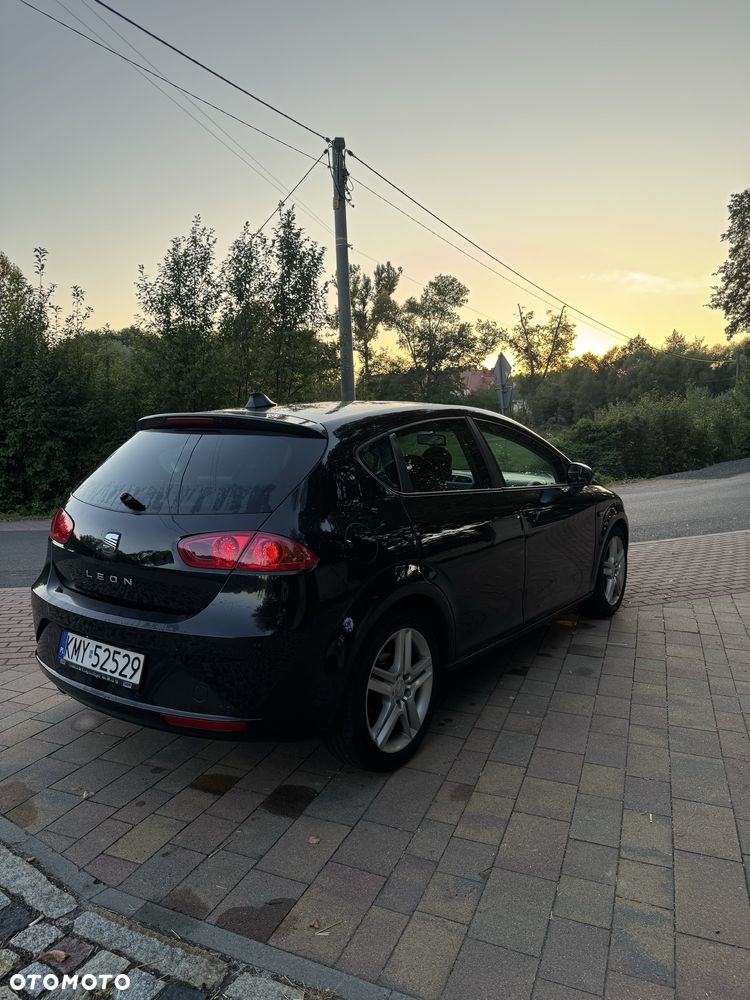 Seat Leon 2011 photo 2