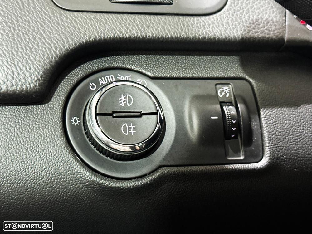 Opel Insignia - 48
