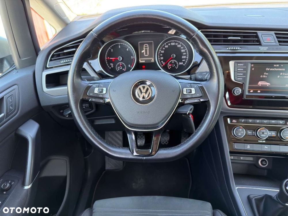 Volkswagen Touran - 22