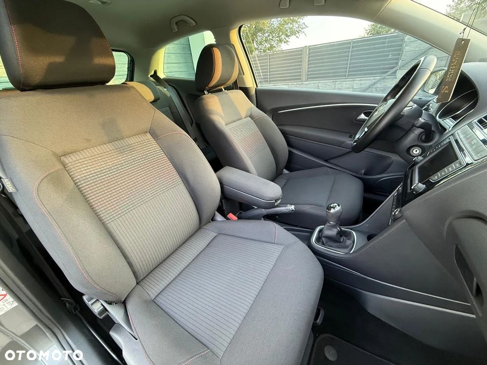 Volkswagen Polo 1.2 TSI (Blue Motion Technology) SOUND - 33