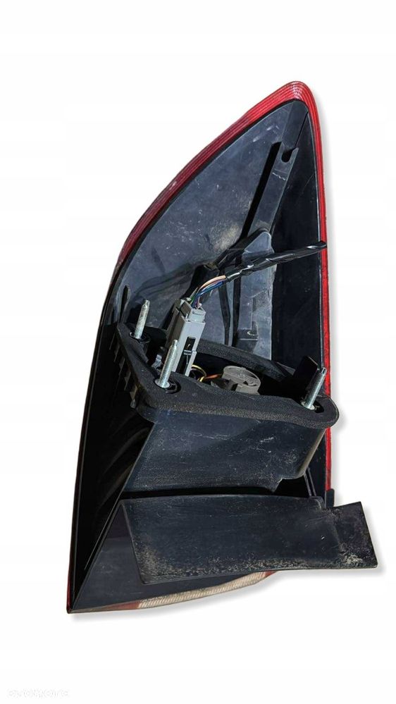 prawa tylna lampa w błotnik ford mondeo mk4 lift kombi - 2