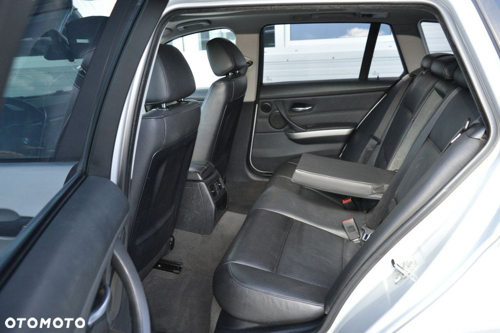 BMW Seria 3 320d - 27