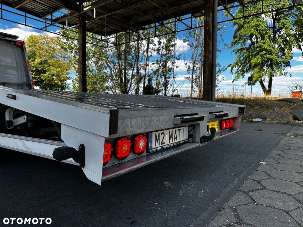 Mercedes-Benz Sprinter - 24