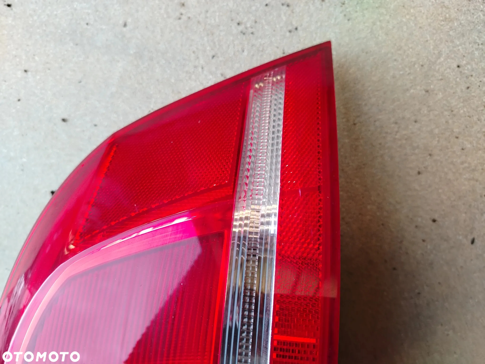 PASSAT B7 KOMBI LAMPA TYLNA PRAWA 3AF945096C - 3