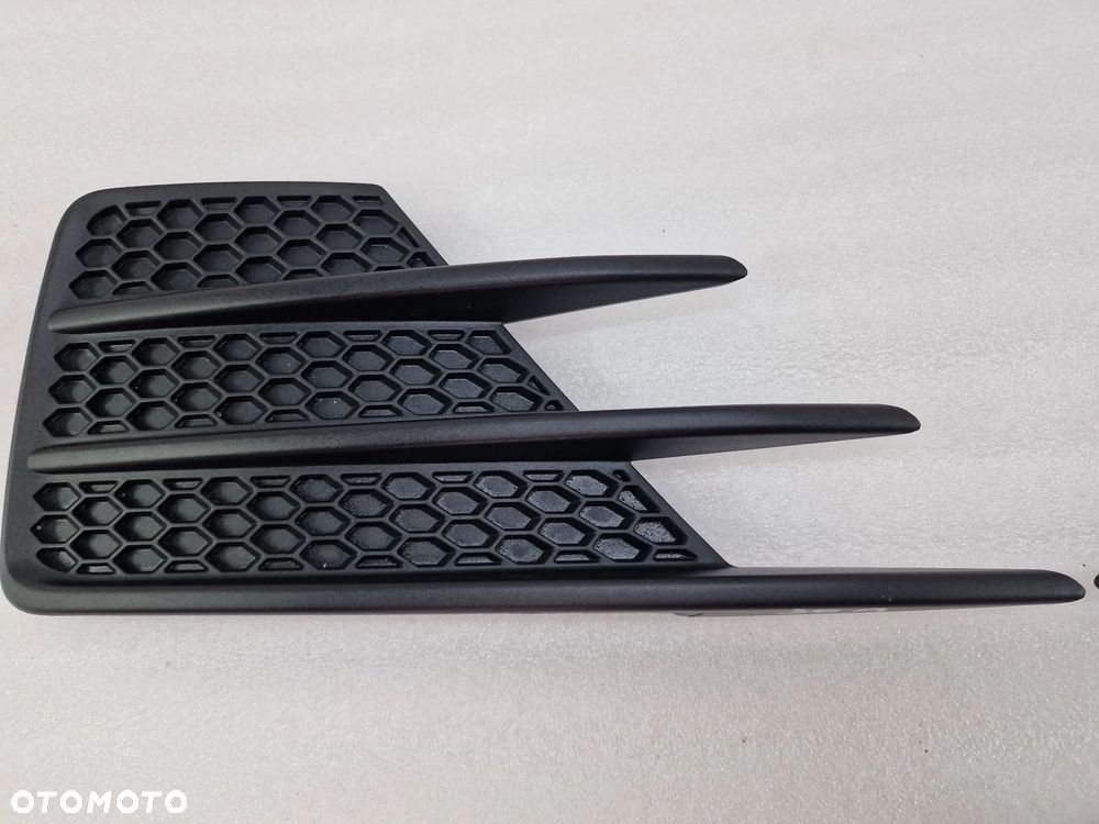 VW E-GOLF / GOLF VII 7 5GE 16- LEWA / PRAWA KRATKA BOCZNA ZDERZAKA PRZEDNIEGO PRZÓD , NR 5GE853666D / 5GE853665D , NR AUKCJI E/36 - 4