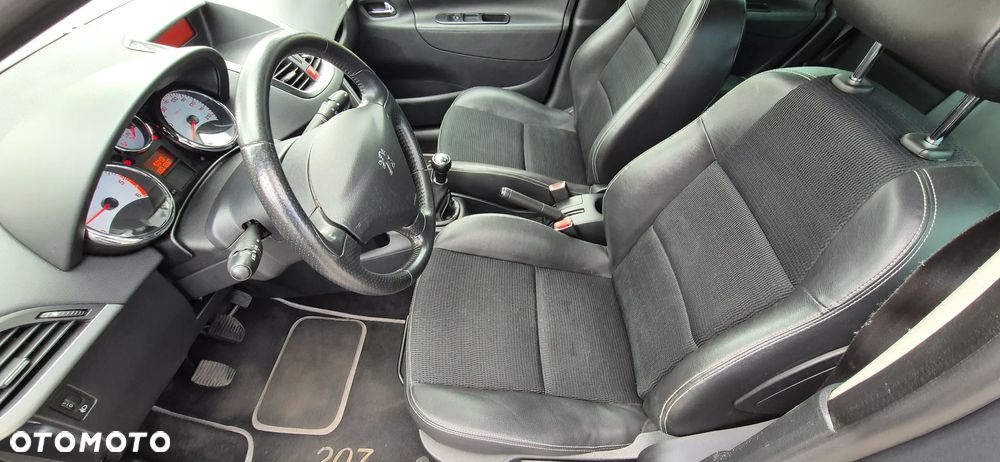 Peugeot 207 - 13