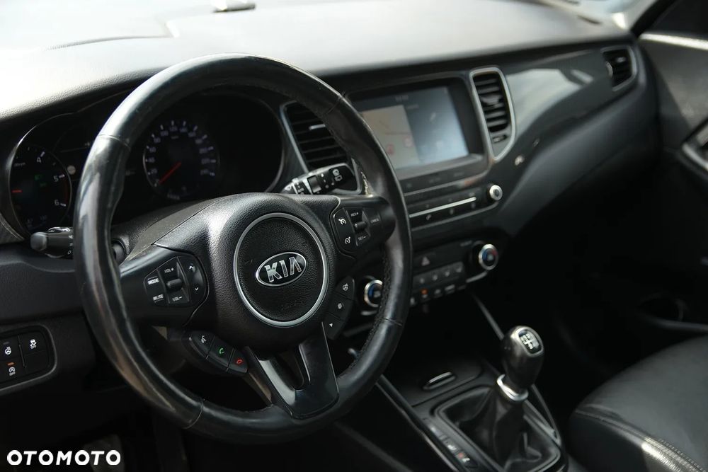 Kia Carens - 31