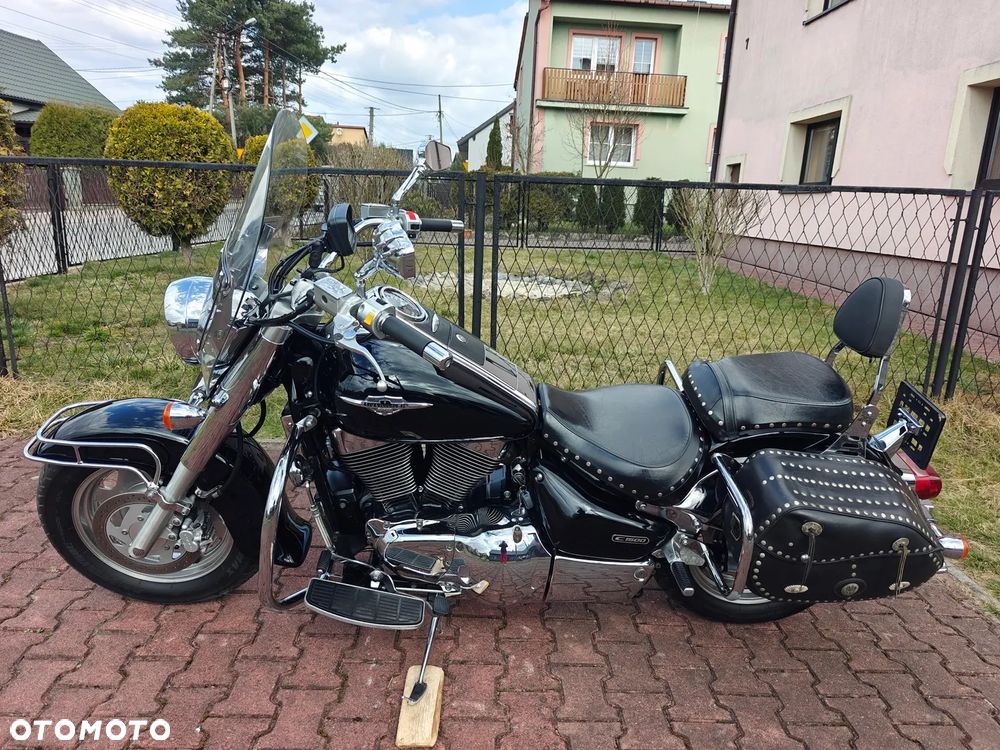 Suzuki Intruder - 16