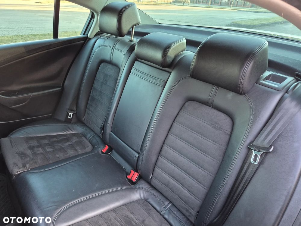 Volkswagen Passat 2.0 TDI DPF Highline - 11