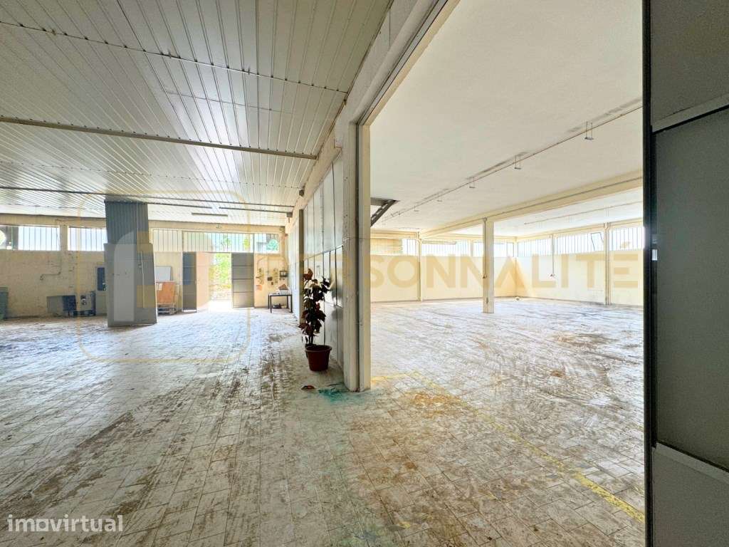 Armazém Industrial + 1432m2 área exterior - Grande imagem: 2/10