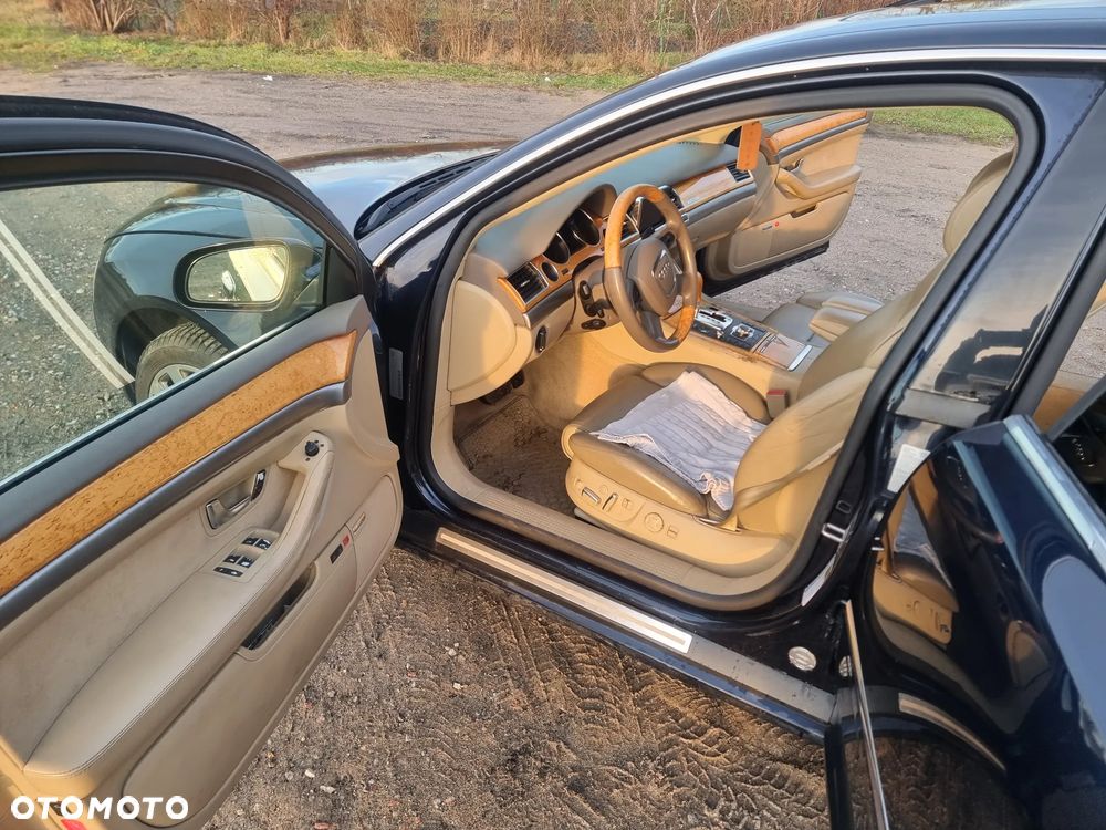Audi A8 4.2 L Quattro - 17