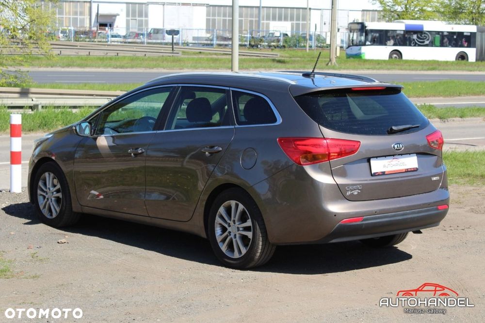 Kia Ceed - 4