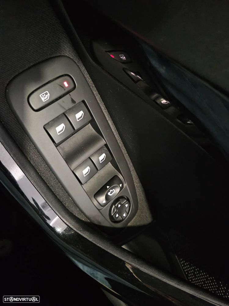 Peugeot 208 1.2 PureTech Allure - 19