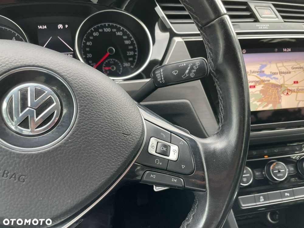 Volkswagen Touran - 24