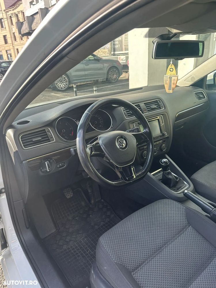 Volkswagen Jetta 2.0 TDI Comfortline - 10