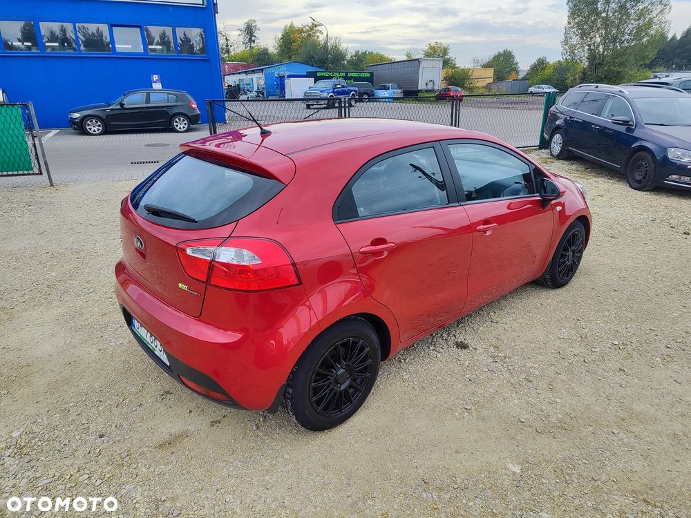 Kia Rio - 8