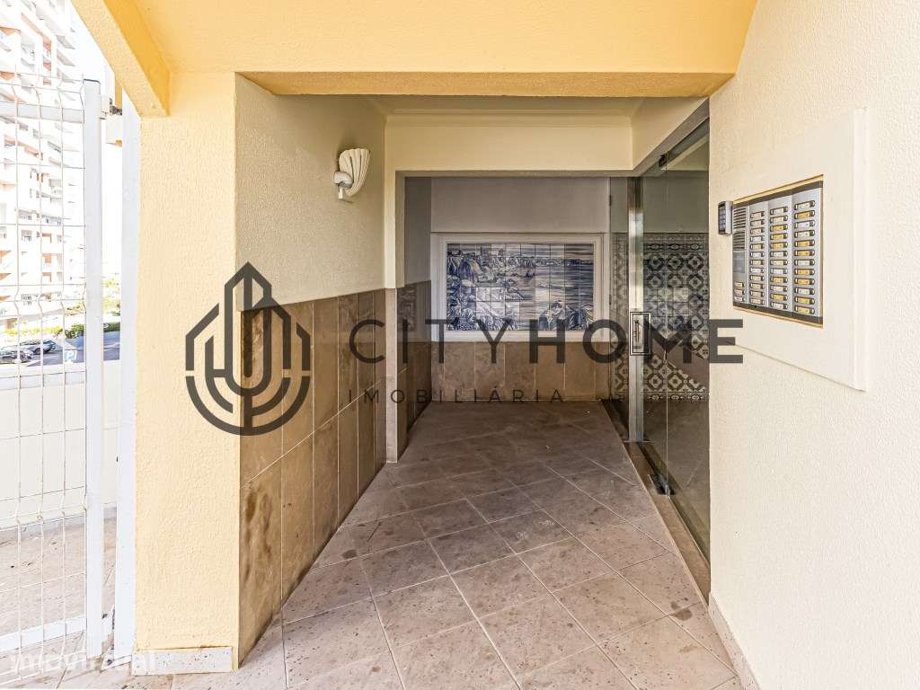 Apartamento T1 remodelado com vista mar a 150m da praia - Grande imagem: 4/23
