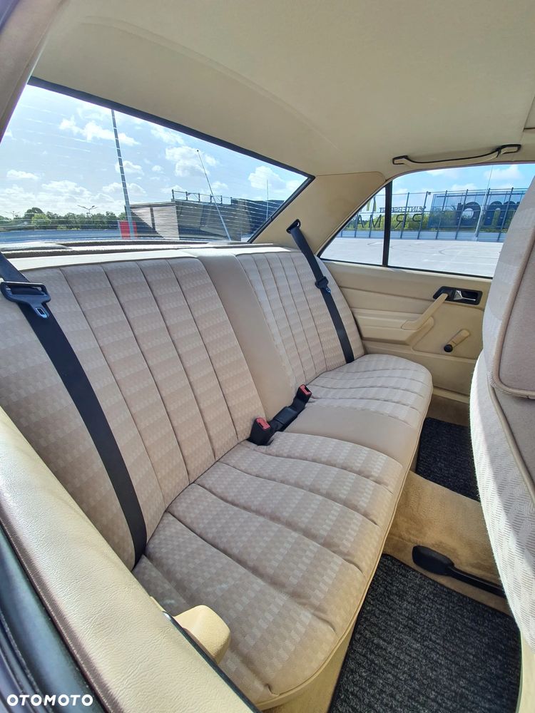 Mercedes-Benz W201 (190) - 22