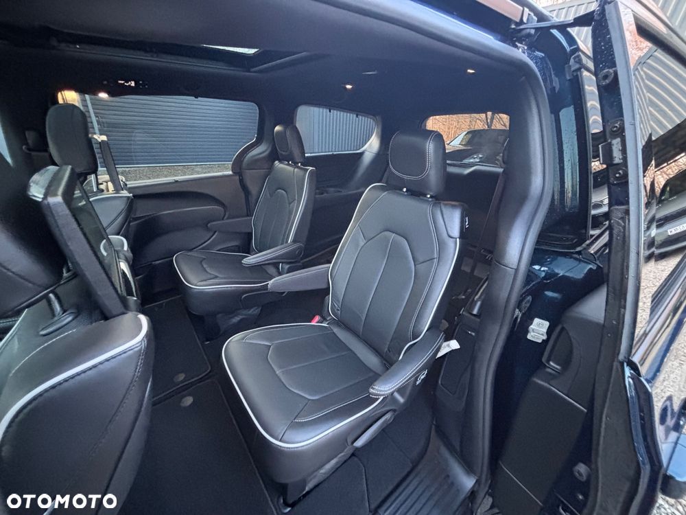 Chrysler Pacifica - 19