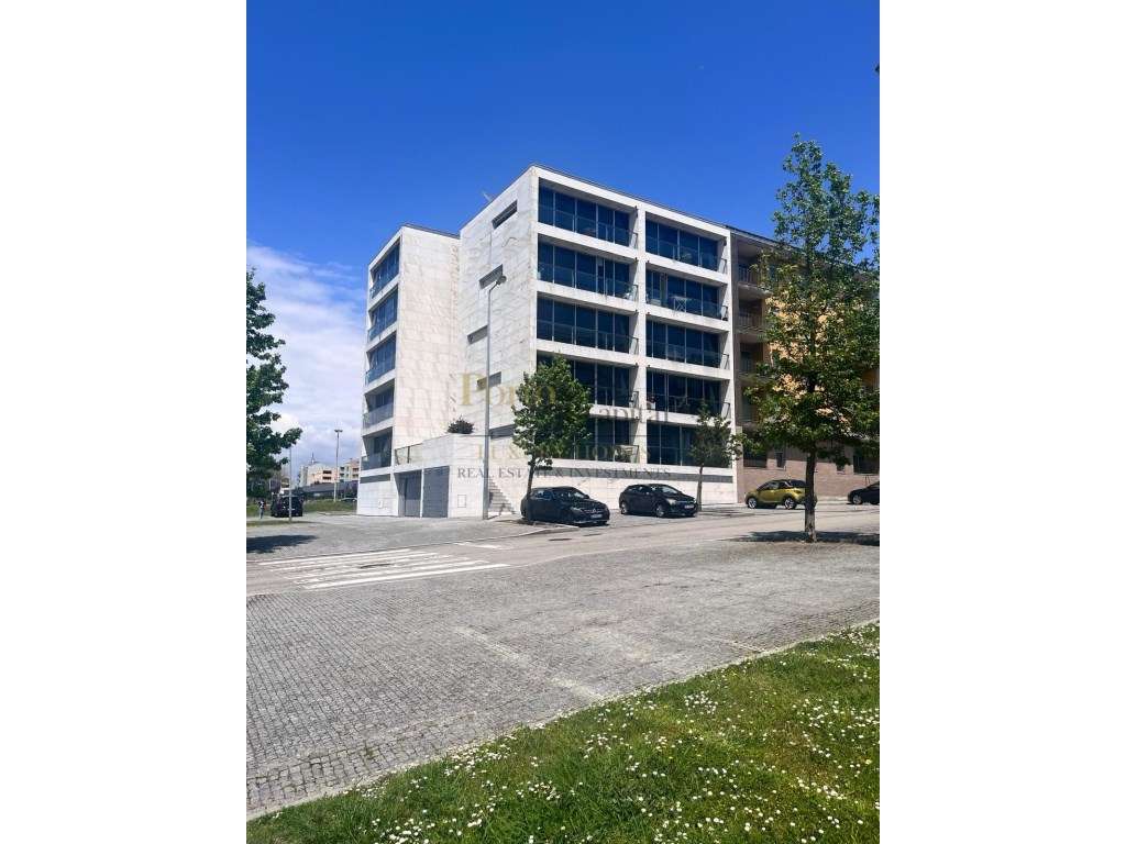 Arrendamento | Elegante Apartamento T3 Duplex com Suite e Box de Ga... - Grande imagem: 2/40