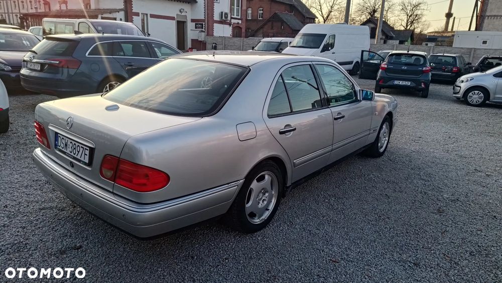 Mercedes-Benz Klasa E - 2