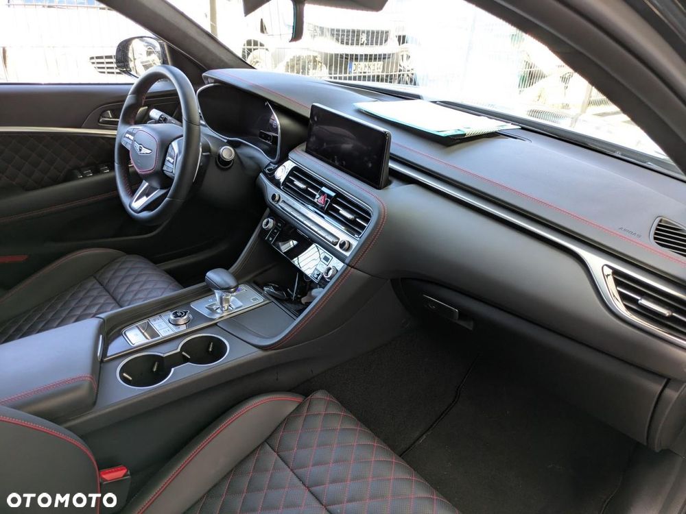 Genesis G70 2.0T Plus AWD 8AT Sport - 6