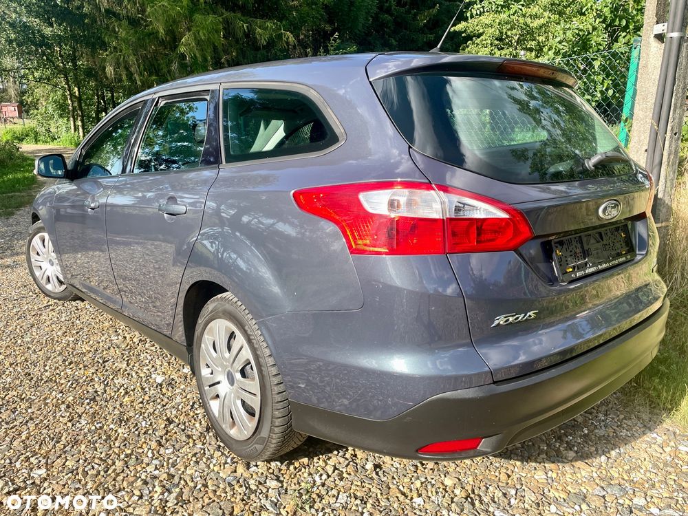 Ford Focus 1.6 TDCi DPF Champions Edition - 6