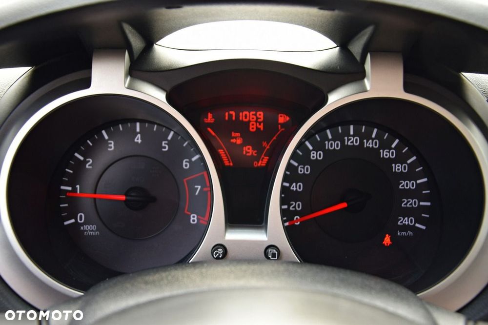 Nissan Juke 1.6 Visia - 40
