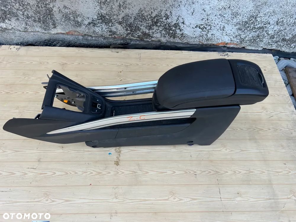 OPEL ZAFIRA C TUNEL PODŁOKIETNIK KOMPLETNY ORYGINAŁ - 1