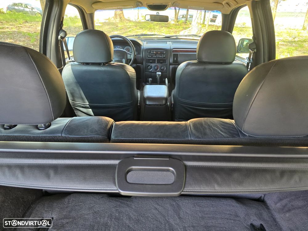 Jeep Grand Cherokee 3.1 TD Laredo - 20
