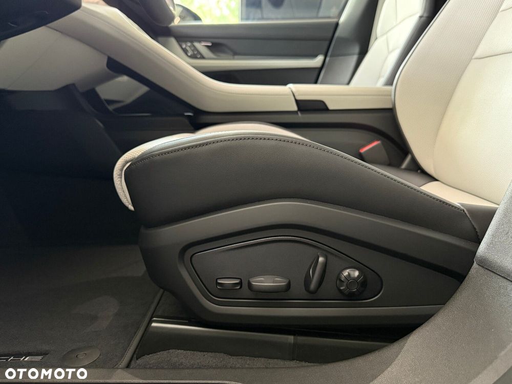 Porsche Taycan - 21