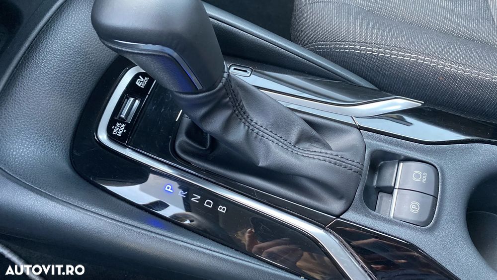 Toyota Corolla 1.8 HSD Business - 10