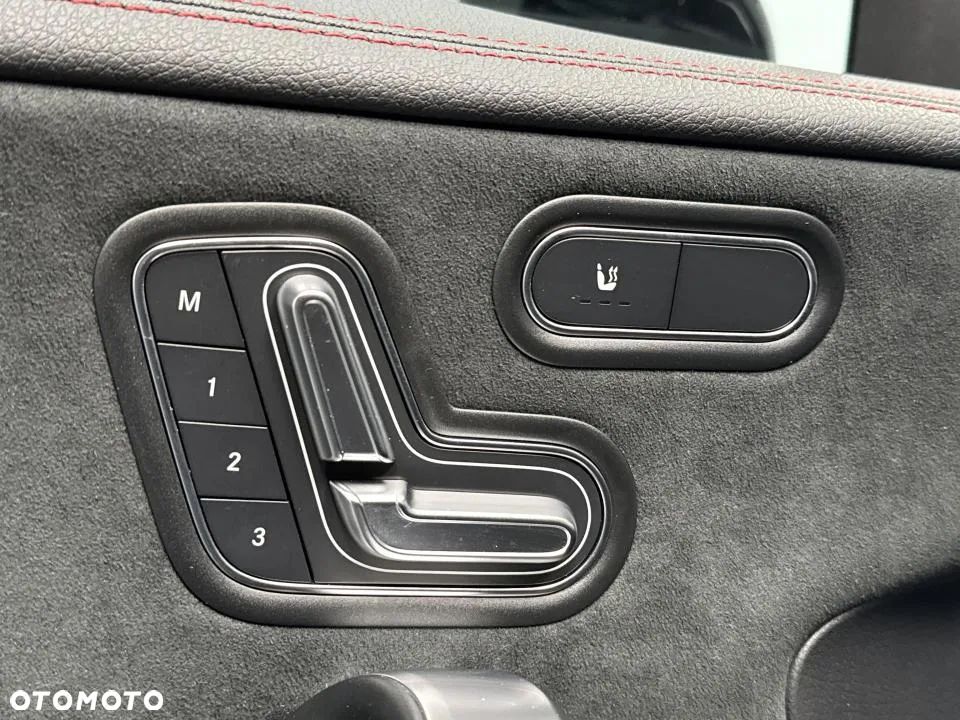 Mercedes-Benz CLA 220 4-Matic AMG Line 7G-DCT - 11