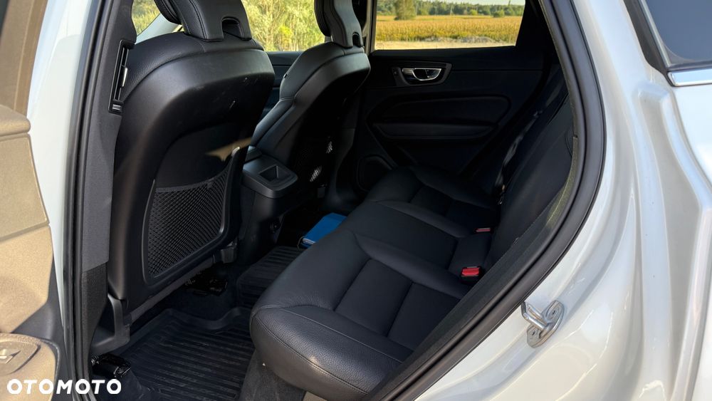 Volvo XC 60 B5 B Momentum - 27