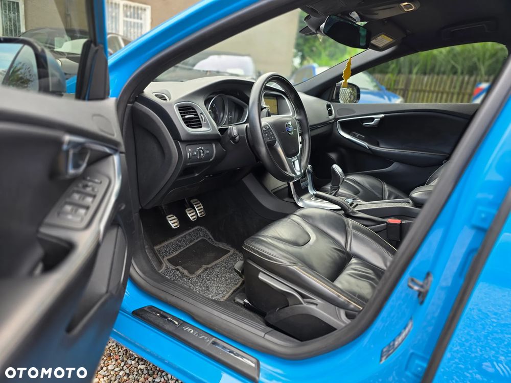Volvo V40 D2 R Design - 12