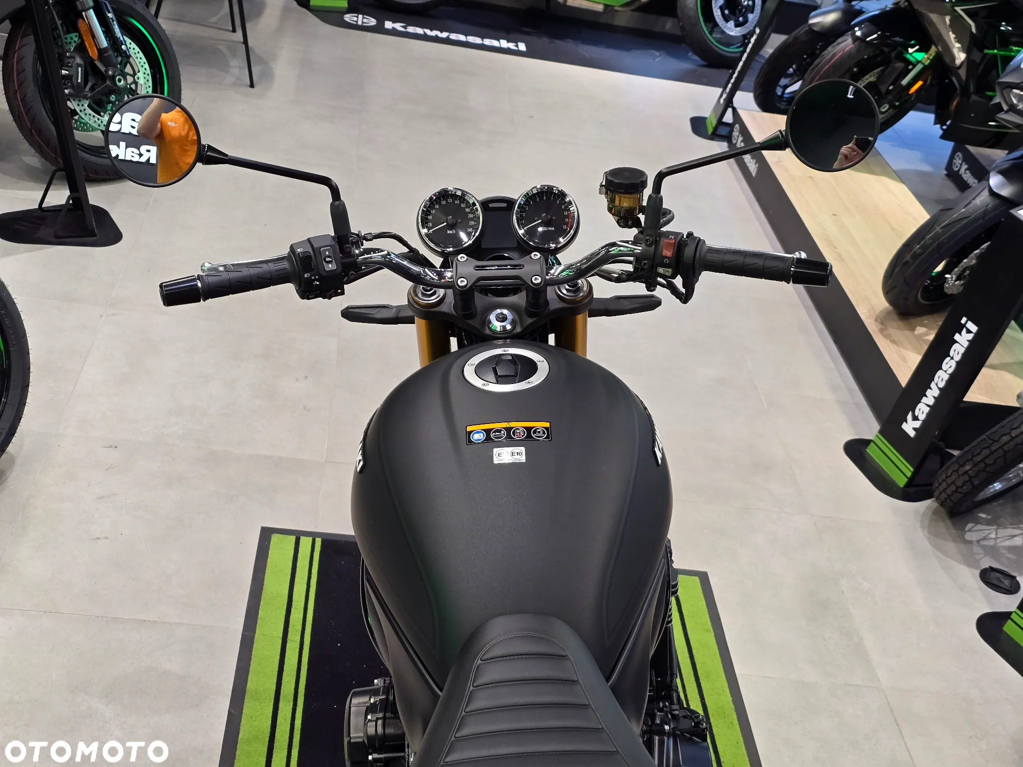 Kawasaki Z 900 RS - 11