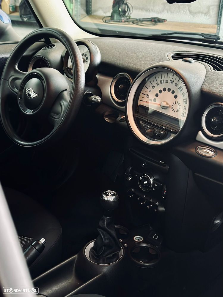 MINI 3 Portas Cooper D - 2